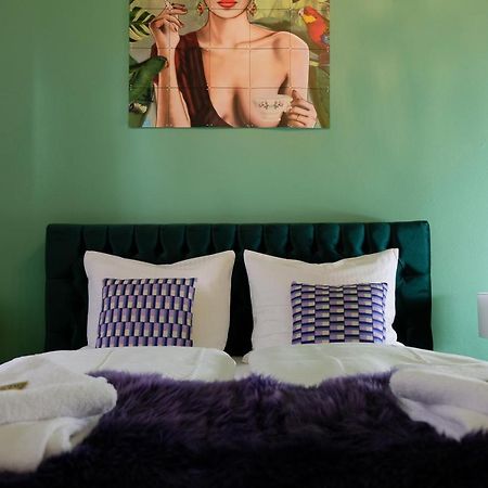 Denkmalgeschuetzte Grosse Boheme Altbauwohnung In Citylage ランツフート エクステリア 写真