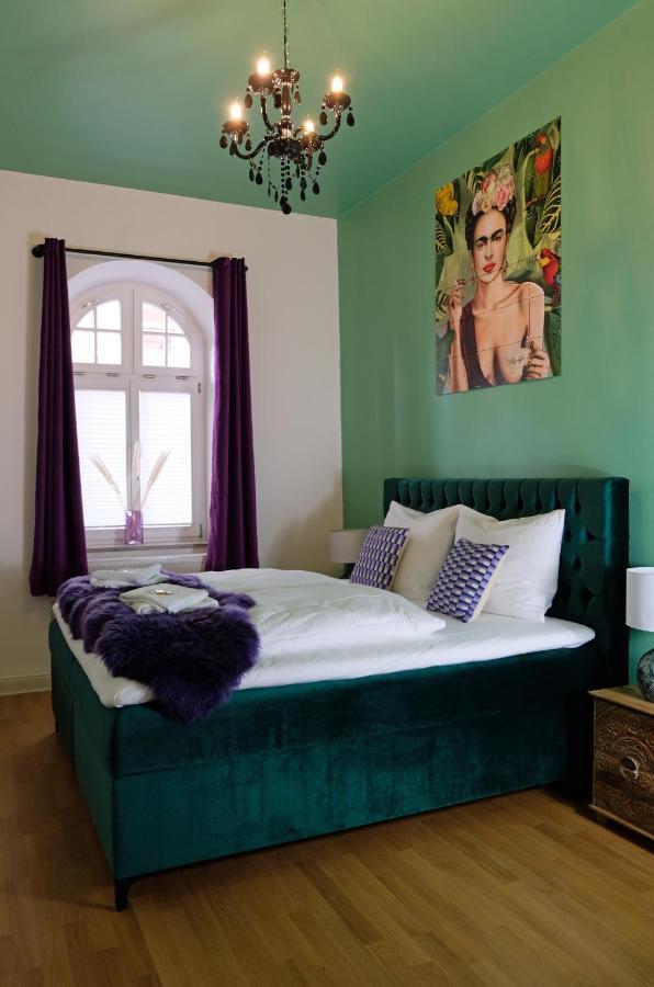 Denkmalgeschuetzte Grosse Boheme Altbauwohnung In Citylage ランツフート エクステリア 写真