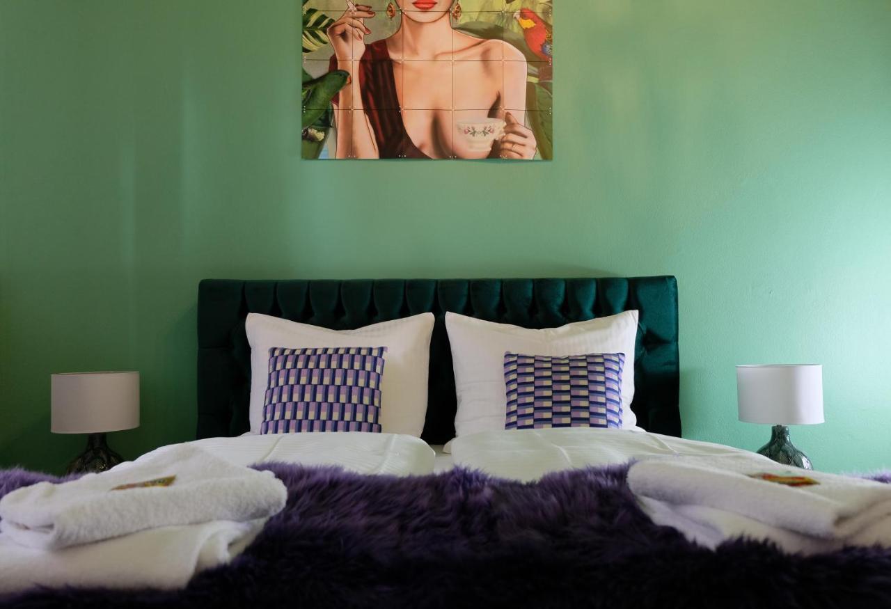 Denkmalgeschuetzte Grosse Boheme Altbauwohnung In Citylage ランツフート エクステリア 写真