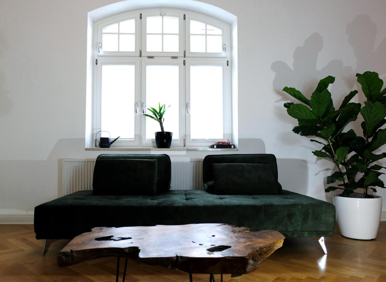 Denkmalgeschuetzte Grosse Boheme Altbauwohnung In Citylage ランツフート エクステリア 写真